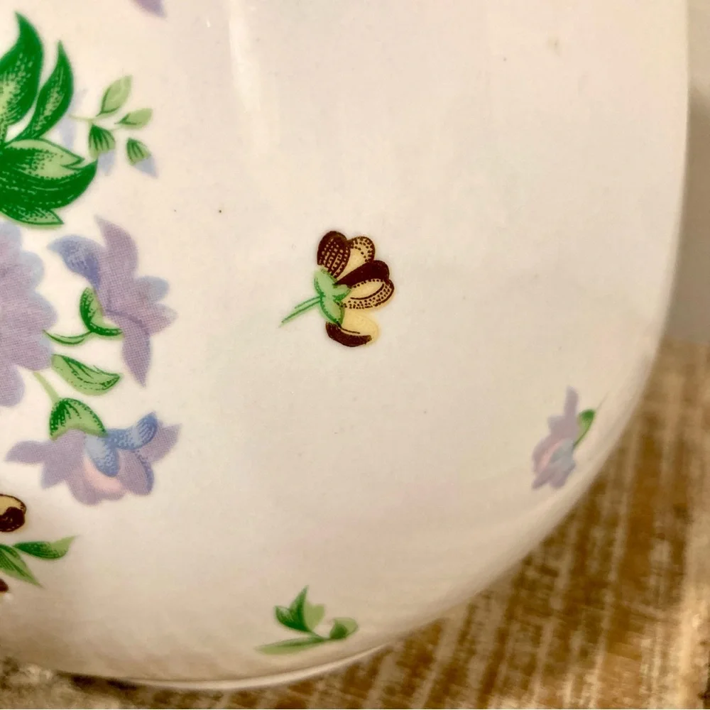 9” Tall Vintage Ceramic Canister Floral Container Storage Grandmacore Kitchen - Picture 14 of 15